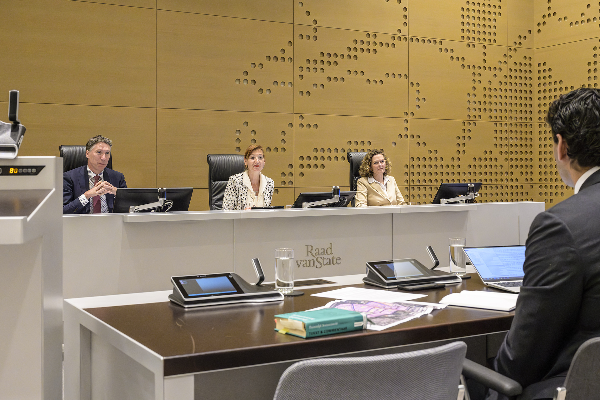 Den Haag, 07-06-2023, Raad van State, Kneuterdijk Den Haag. Zittingszaal met een zitting van rechters Raad van State, er wordt een zaak behanded